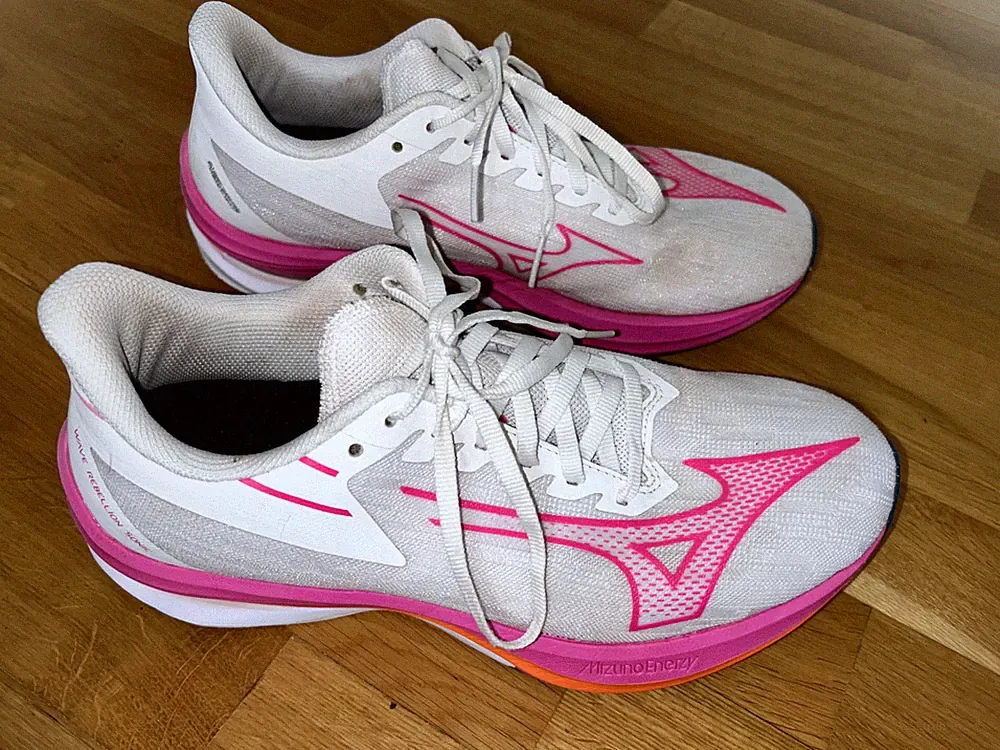 MIZUNO - WAVE REBELLION SONIC - lightweight - Damen - Weiß / Violett - GR. 40,5