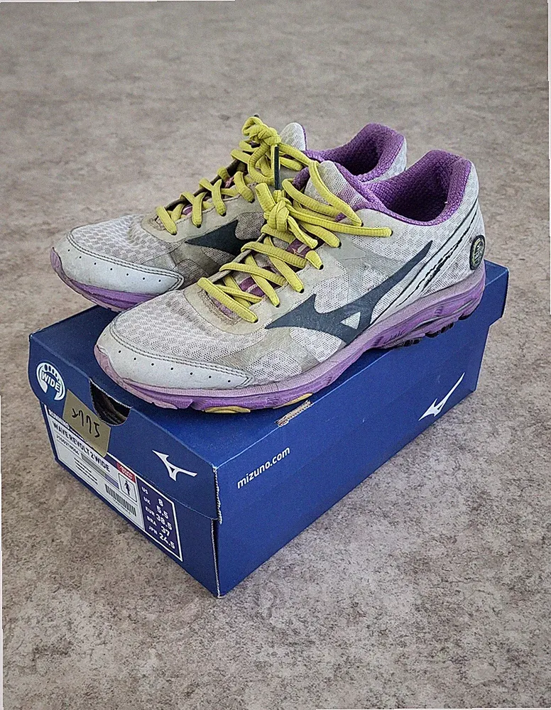 Mizuno Wave Revolt 2 Wide Laufschuhe Gr. 38.5 – Bequem & Leicht 👟✨