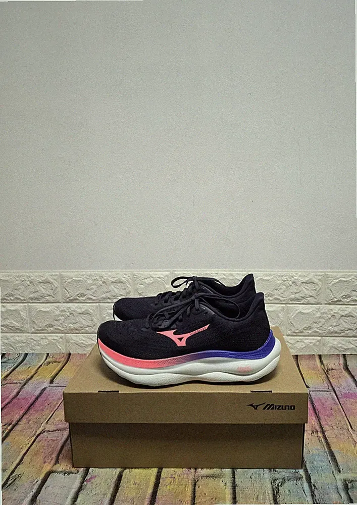 Mizuno Wave Sky 9 Straßenlaufschuhe UK 6,5 Damen UVP 165£ Odyssey Grey