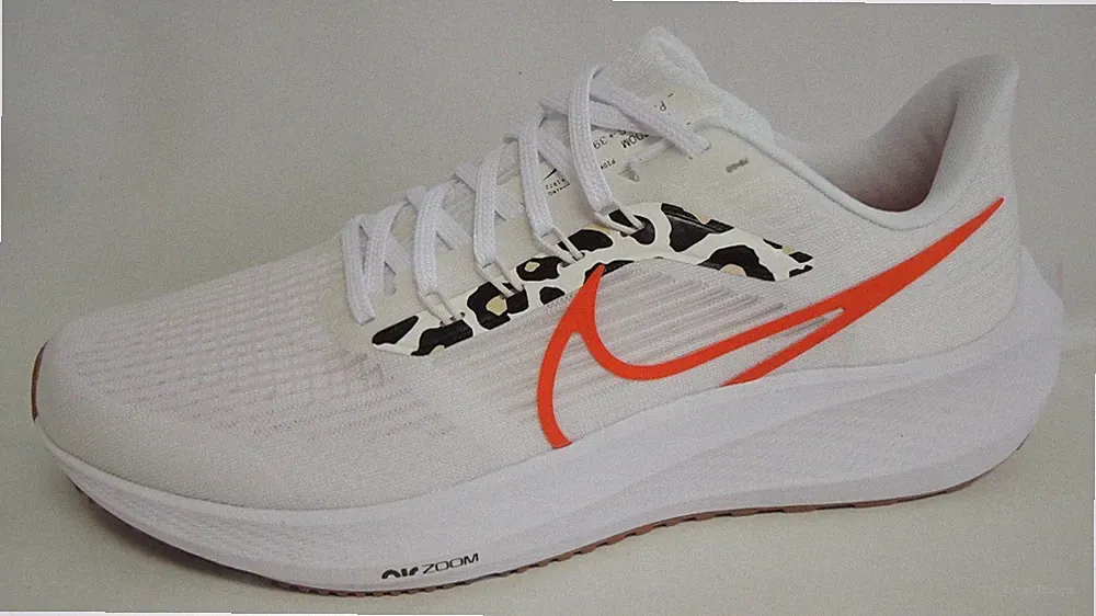 NEU Nike WMNS Air Zoom Pegasus 39 Running Größe 37,5 Laufschuhe DZ5214-100