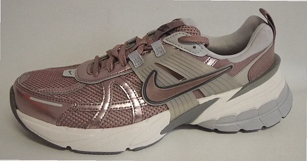 NEU Nike WMNS V2K Run 42,5 Damen Running Schuhe Laufschuhe FD0736-200 Retrostyle