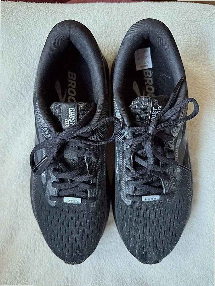 Neue! Brooks schwarz Gr 10 / Gr 41 in OVP / Damen Laufschuhe (org. Preis 170€)