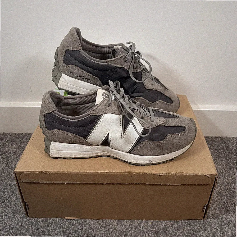 New Balance 327 Damenschuhe Größe UK 5,5 grau Turnschuhe Canvas Fitness Laufen
