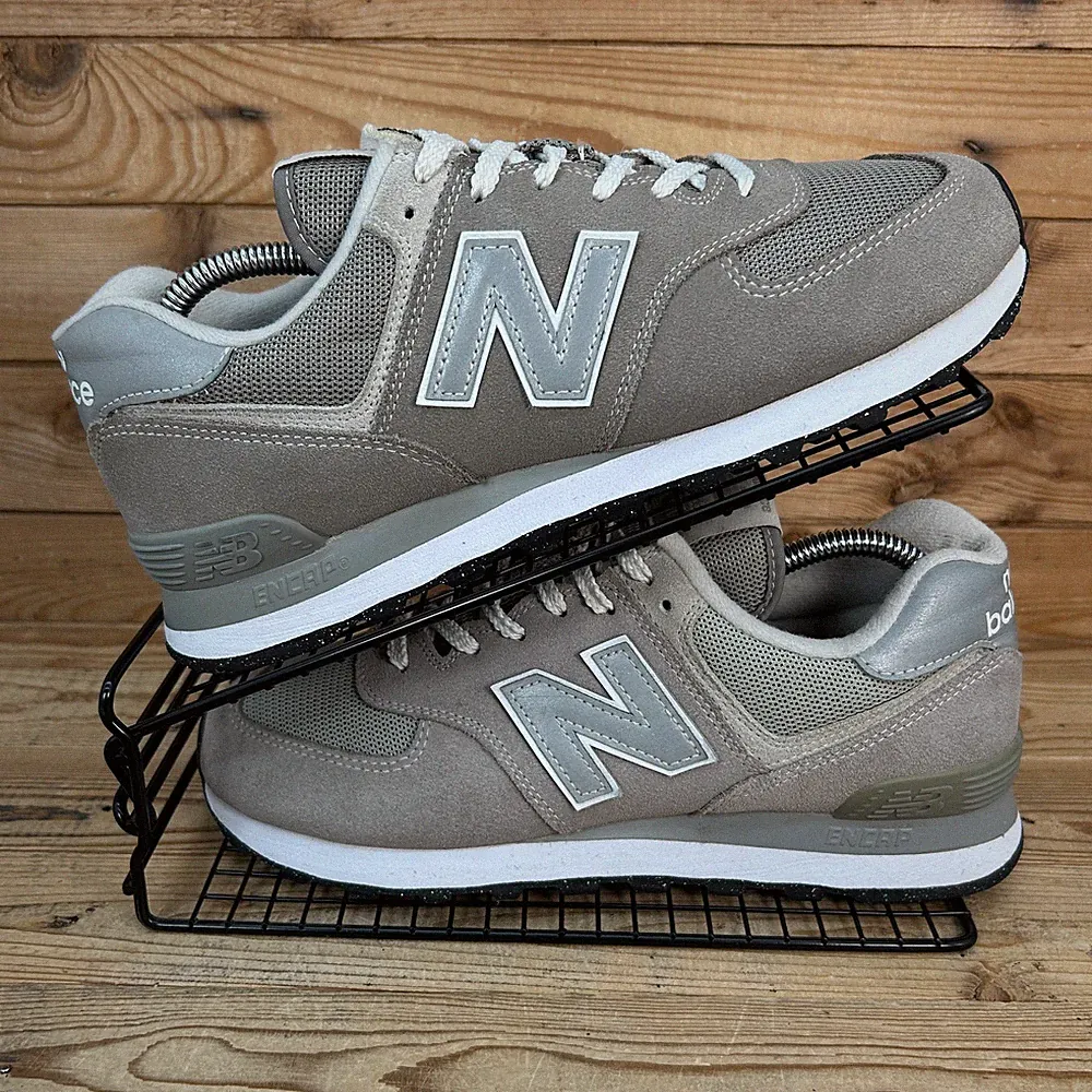 New Balance 574 Turnschuhe Damen Gr. UK 8 grau weiß silber Wildleder Freizeitschuhe Neu mit Karton