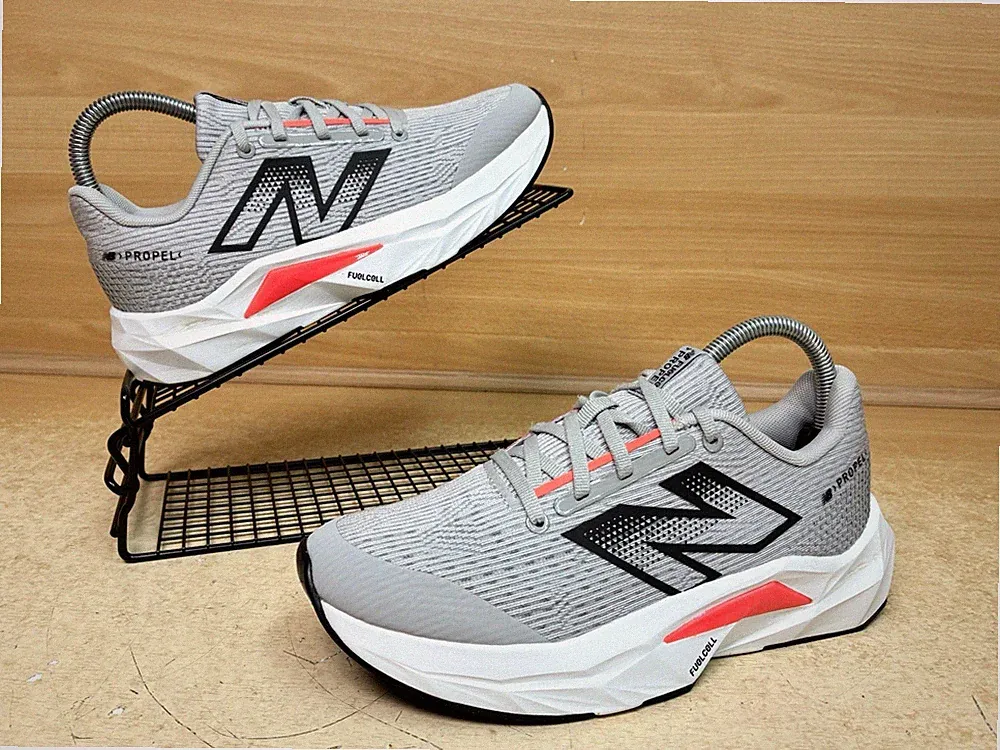 New Balance Damen-Laufschuhe Größe UK 5 FuelCell Propel v5 grau & weiß