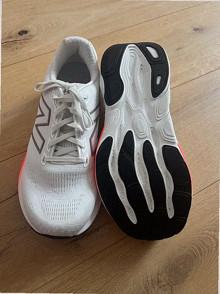 New Balance Fresh Foam X 880 v15 2E Damen Laufschuhe weiß/orange