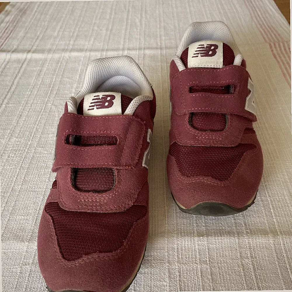New Balance Kinder Sneaker | 373 | Weinrot | Wildleder/Textil | 31