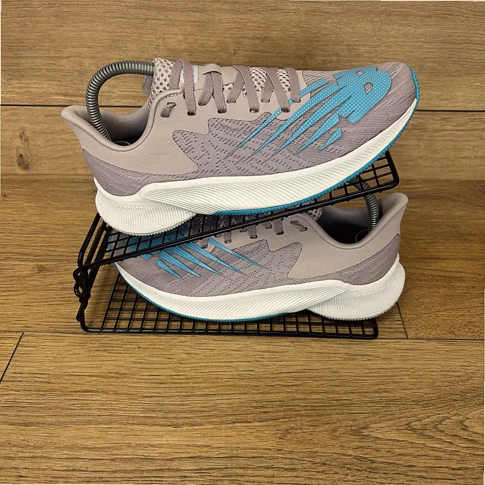New Balance Schuhe Damen Größe UK 6,5 FuelCell Prism v2 Flieder Laufschuhe Turnschuhe