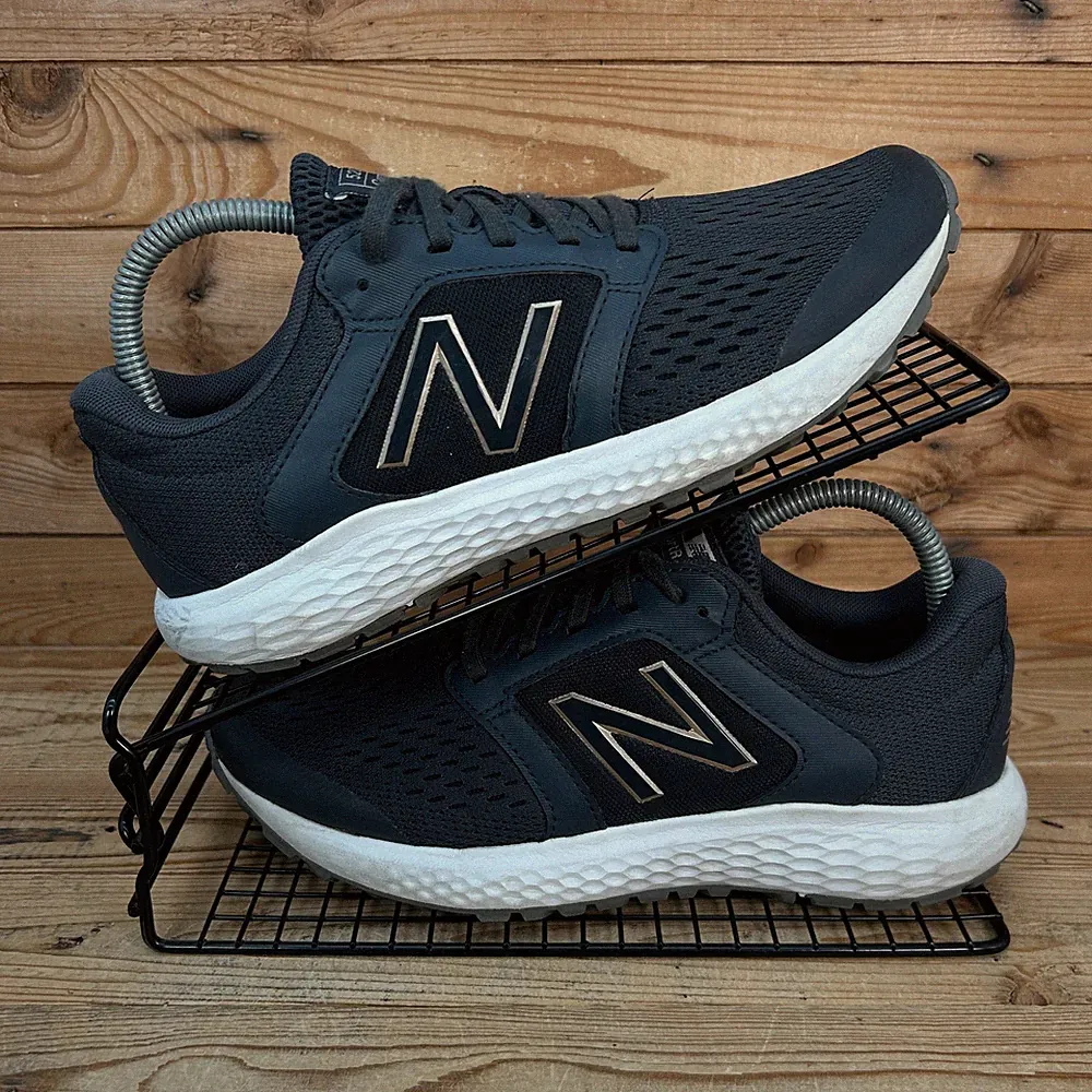 New Balance Turnschuhe Damen Größe UK 6,5 grau weiß Straßenlaufschuhe 520 v5 Neu mit Karton