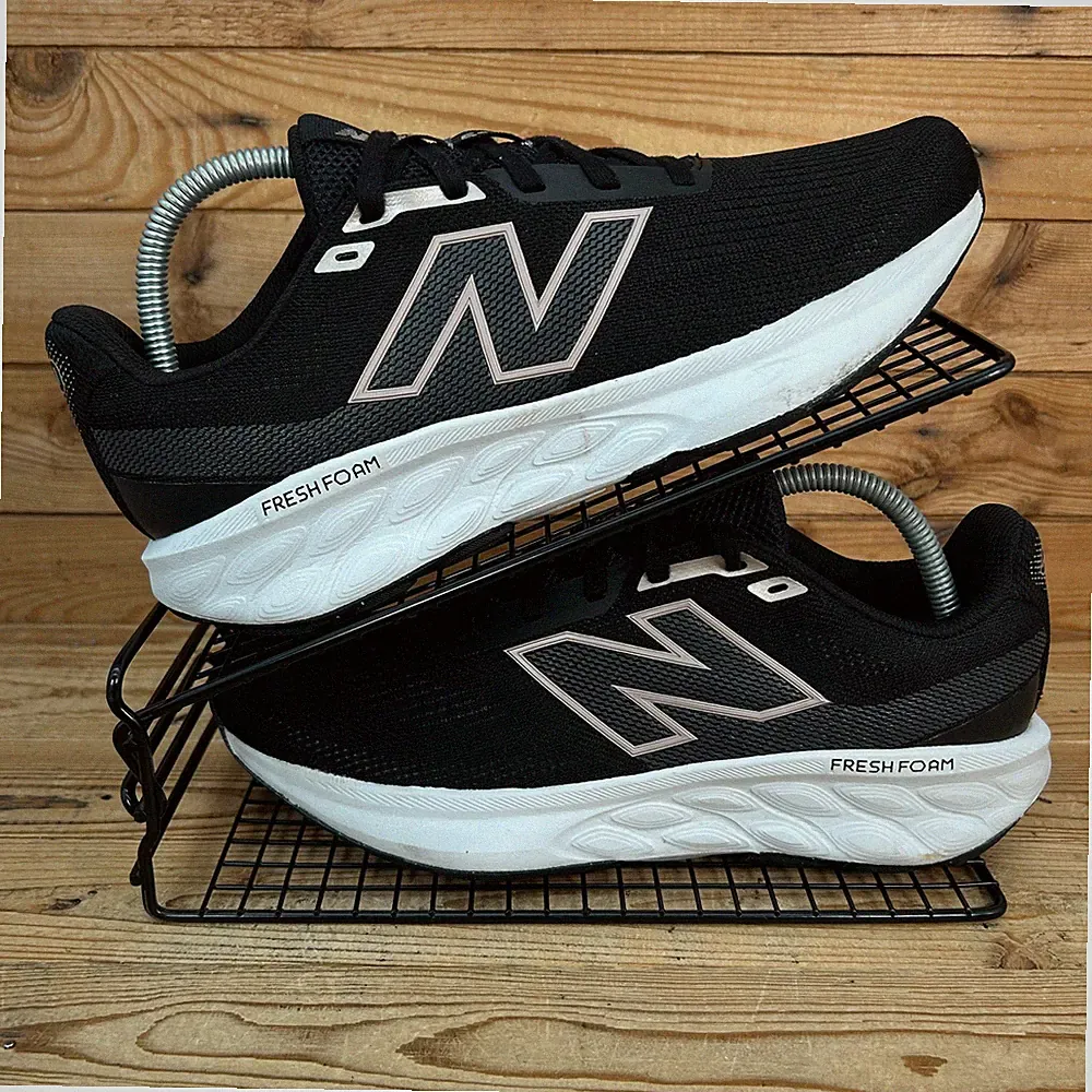 New Balance Turnschuhe Damen UK 8 Fresh Foam 520 v9 schwarz kupfer Laufschuhe neu mit Karton