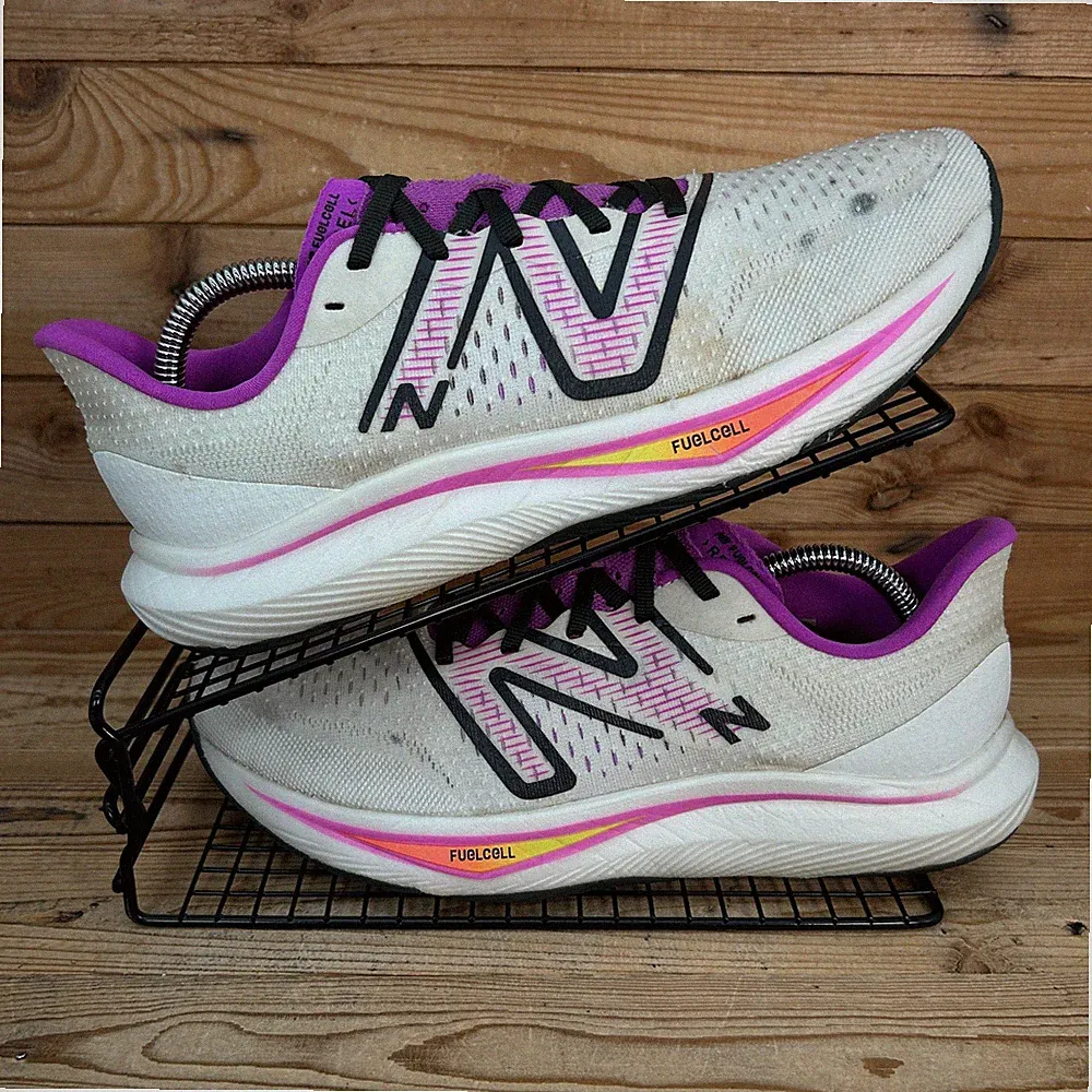 New Balance Turnschuhe Damen UK 9 FuelCell Rebel v3 weiß lila Laufschuhe Neu mit Karton