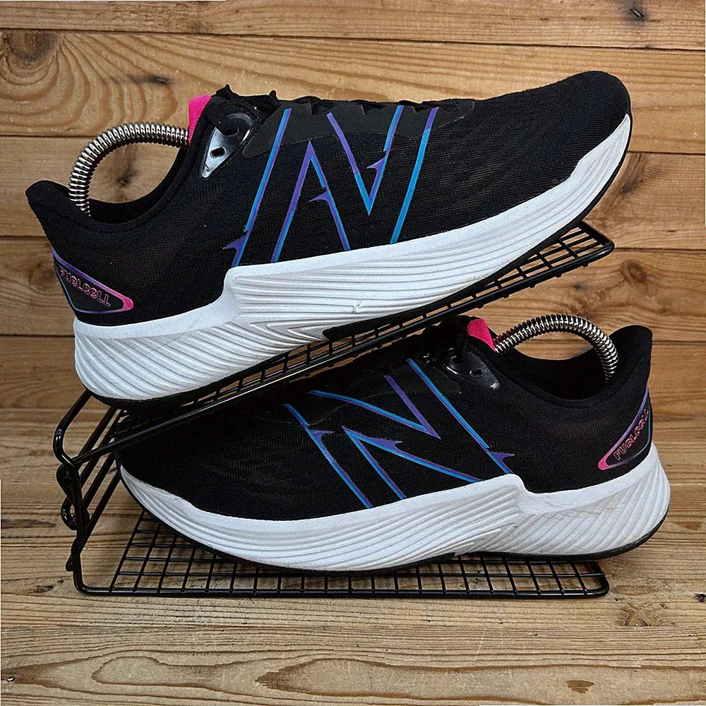 New Balance Turnschuhe Damengröße UK 9 FuelCell Prism v2 schwarz Laufschuhe neu mit Karton