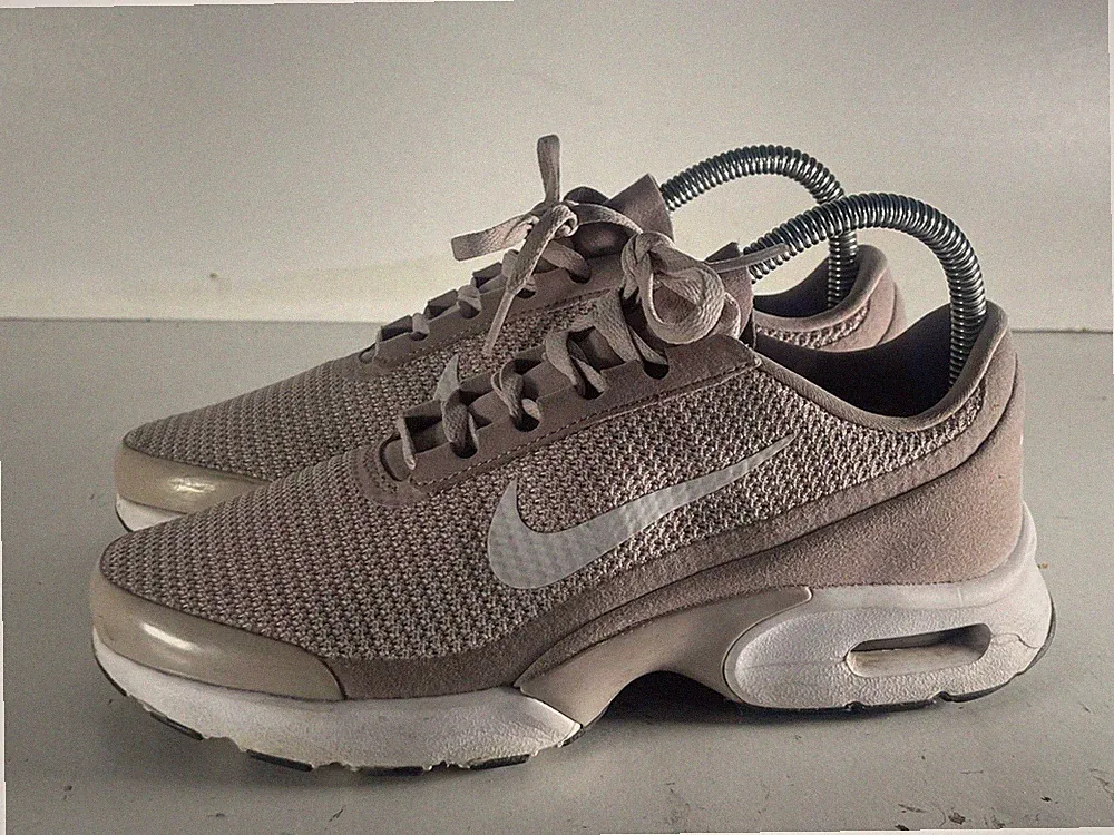 Nike Air Damen Sneaker Größe 4 / 37,5 gebraucht taupe Schnürschuhe Laufschuhe -E29