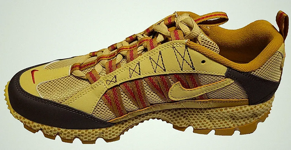 Nike Air Humara Damen Sneaker Gr. 40 Khaki Neu mit Karton Trail Running Schuhe