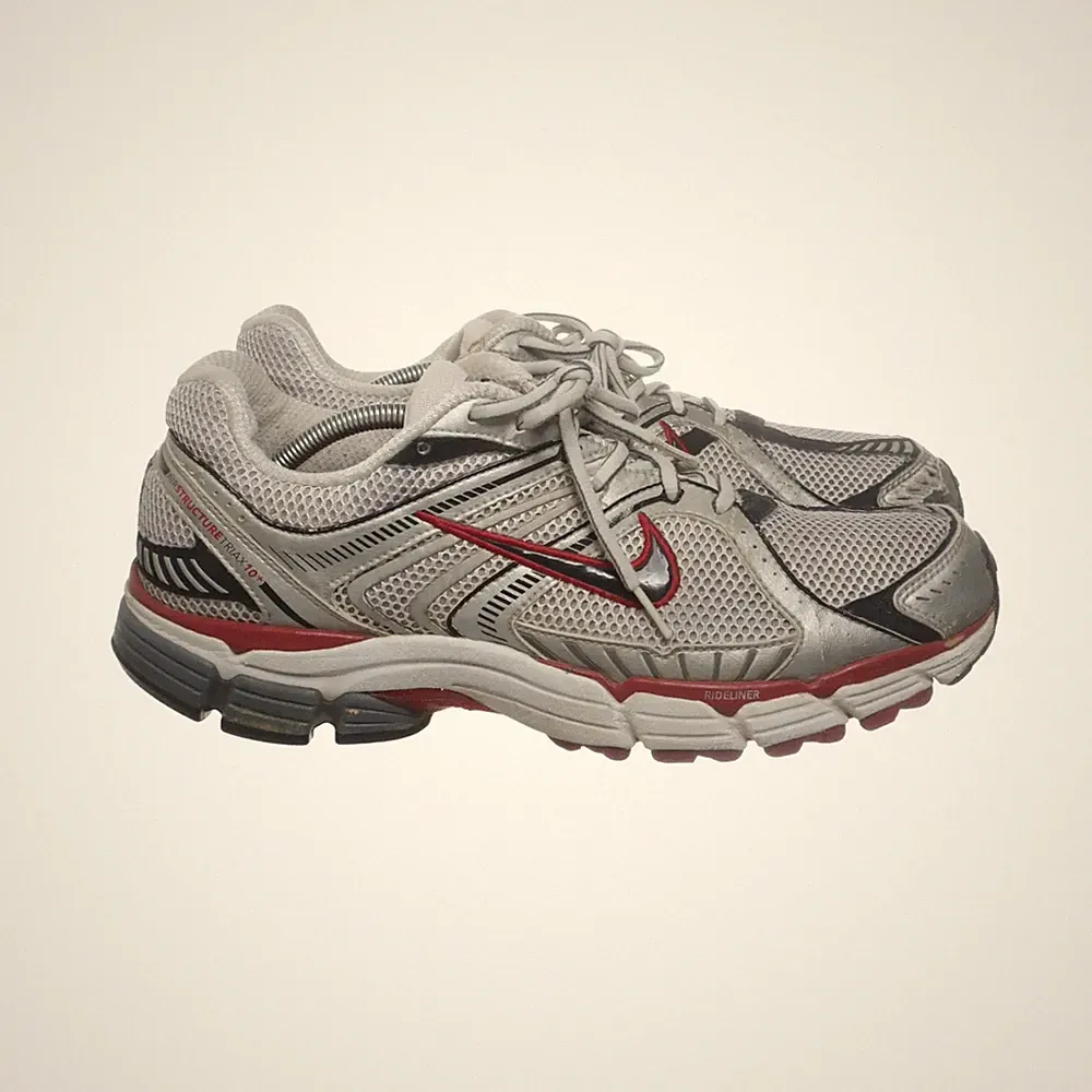 Nike Air, Laufschuhe, Größe: 47 1/2, Grau/Rot/Schwarz, Unisex (Erwachsene) #AFi