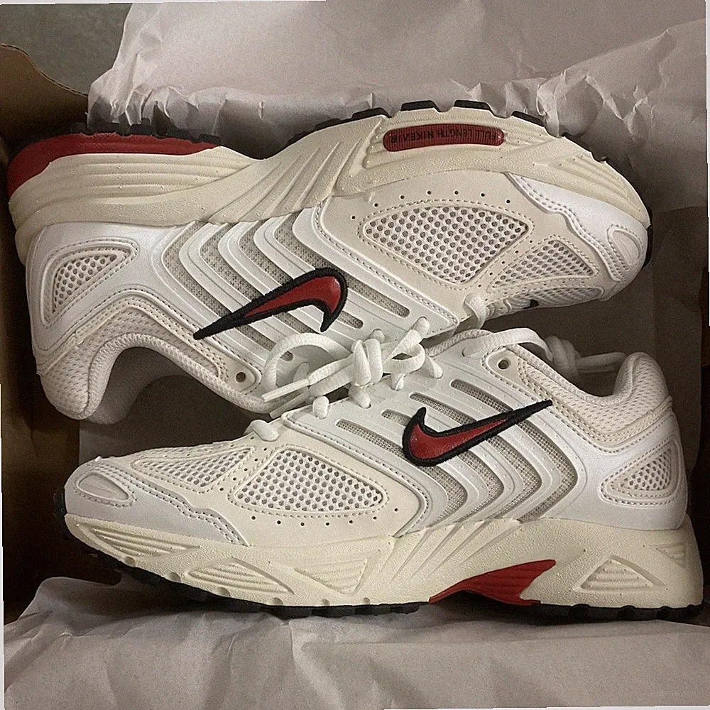 Nike Air Pegasus 2K5 Damen Sneaker Laufschuhe Weiß Rot Schwarz EU 38,5