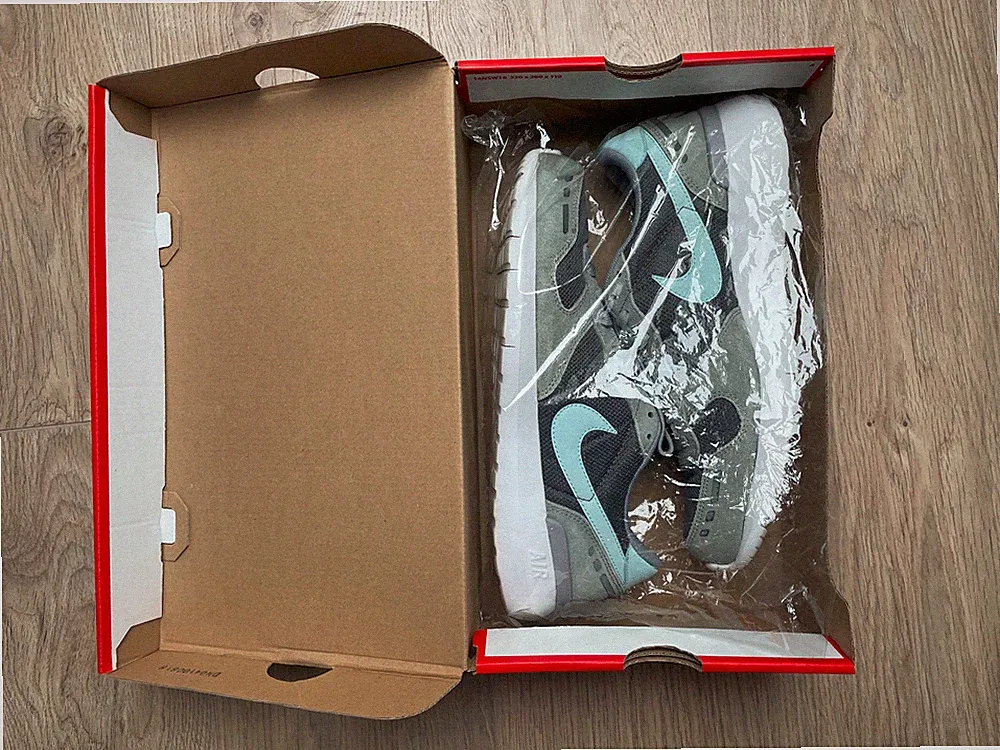 Nike Air Vortex '17 "Stealth" Damen Sneaker Laufschuhe grün/grau Gr. 41 TOP Zust