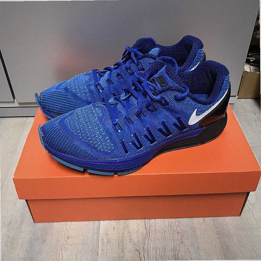 Nike Air Zoom Odyssey Sneakers BLAU Größe 43 Laufschuhe Sportschuhe Royal Blue