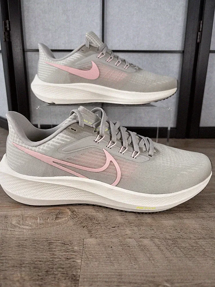 Nike Air Zoom Pegasus 39 Damen Gr. 40,5 US 9 Grau Rosa Laufschuhe DH4072-003 NEU