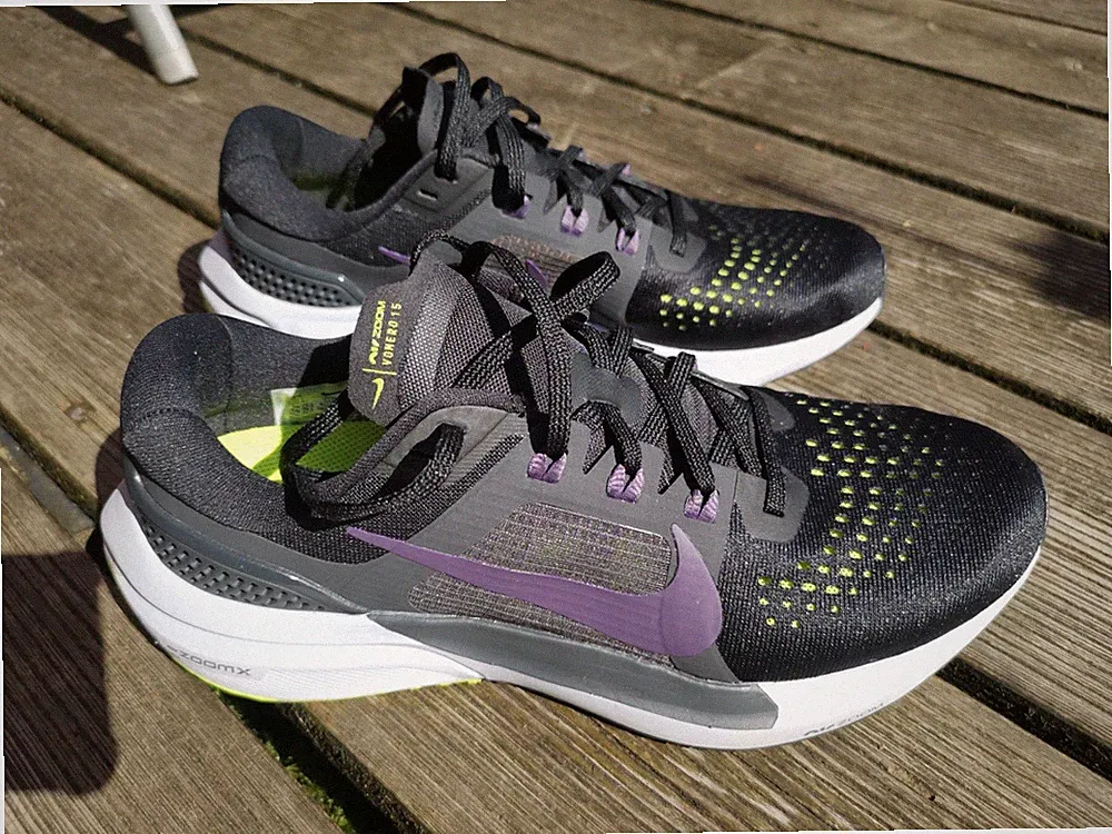 Nike Air Zoom Vomero 15, Gr. 41, Damen Sport/Laufschuh Sneaker, schwarz, top