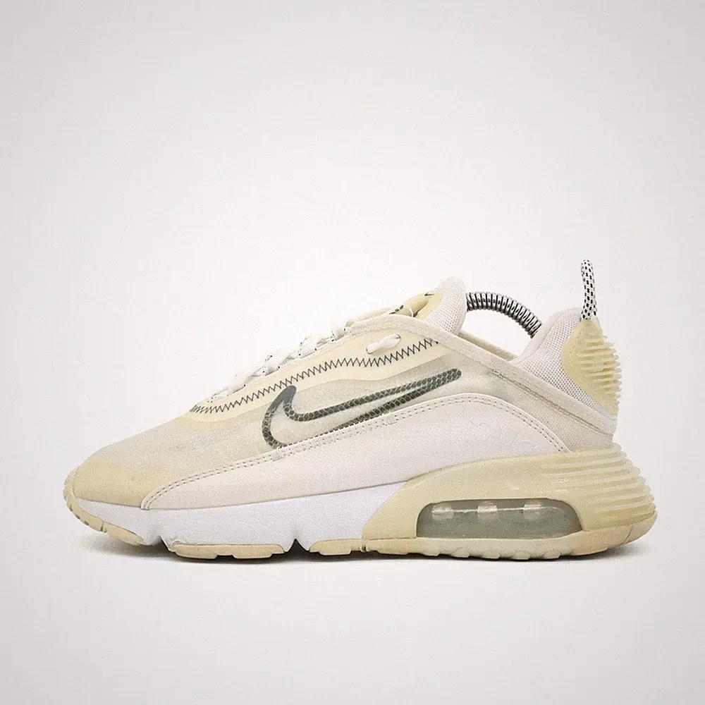 Nike Damen Air Max 2090 Laufschuh EU 39 Creme/Weiß/Beige CK2612-100