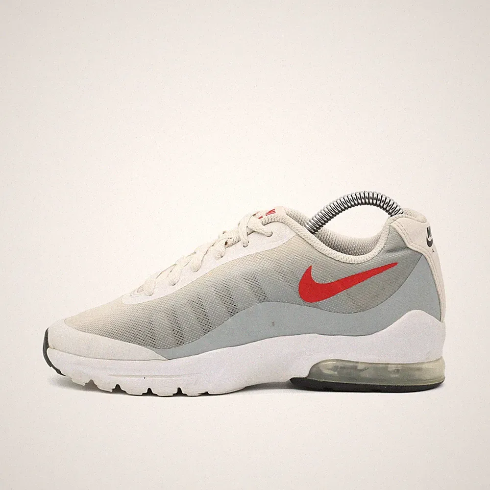 Nike Damen Air Max Axis Laufschuh EU 36.5 Weiß Grau Rot CZ4194-100 Dämpfung
