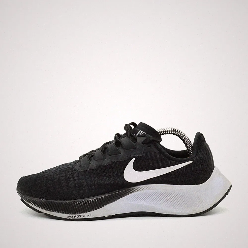 Nike Damen Air Zoom Pegasus 37 Sneaker Schwarz Weiß Dämpfung Laufschuhe EU 37.5