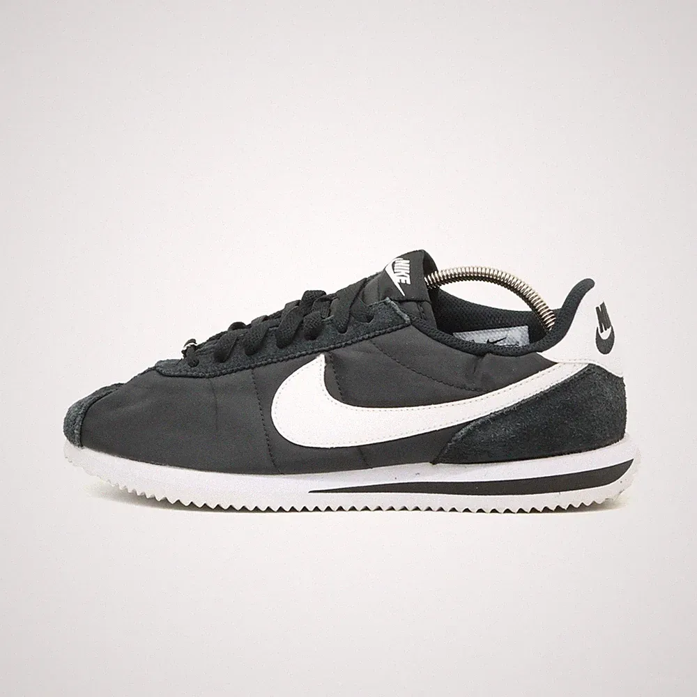 Nike Damen Cortez Sportschuh EU 41 Schwarz/Weiß DZ2795-001