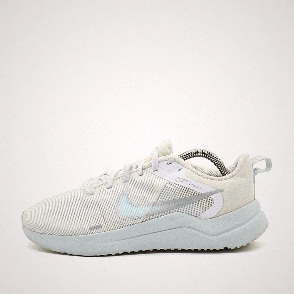 Nike Damen DD9294-100 Sportschuh Weiß Mesh Low-Top Running Sneaker EU 38