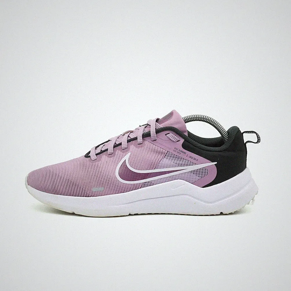 Nike Damen DD9294-500 Sneaker Lila/Schwarz/Weiß Mesh Low Running Laufschuh EU 38