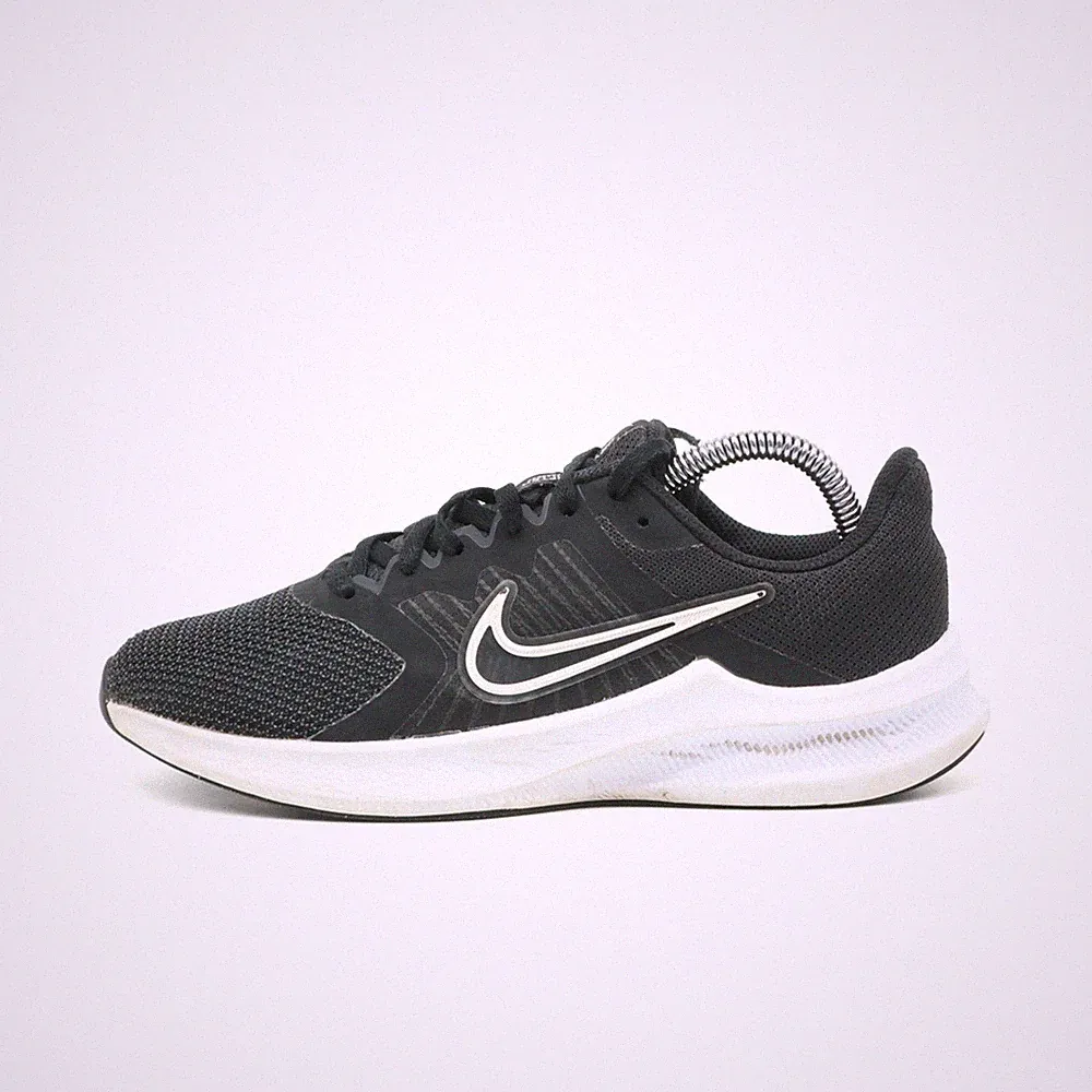 Nike Damen Downshifter 11 Sneaker Schwarz Weiß Mesh Low Top Laufschuhe EU 37.5
