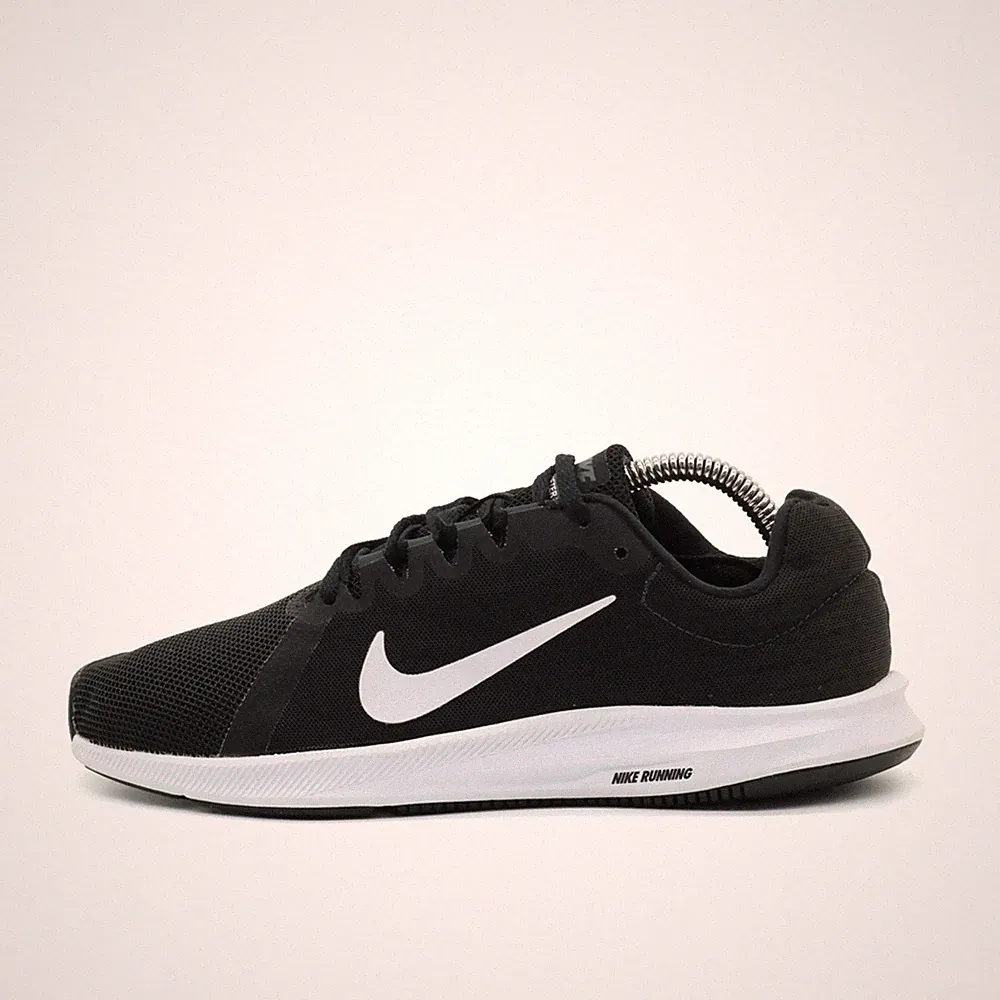 Nike Damen Downshifter 7 Sneaker Schwarz/Weiß Leichtgewicht Laufschuhe EU 37.5