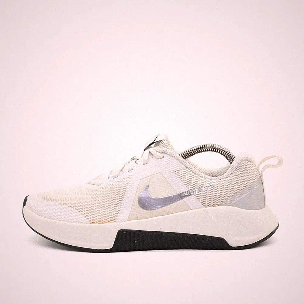 Nike Damen FZ2112-101 Sneaker Weiß/Silber Mesh Leichtgewicht Training EU 38.5