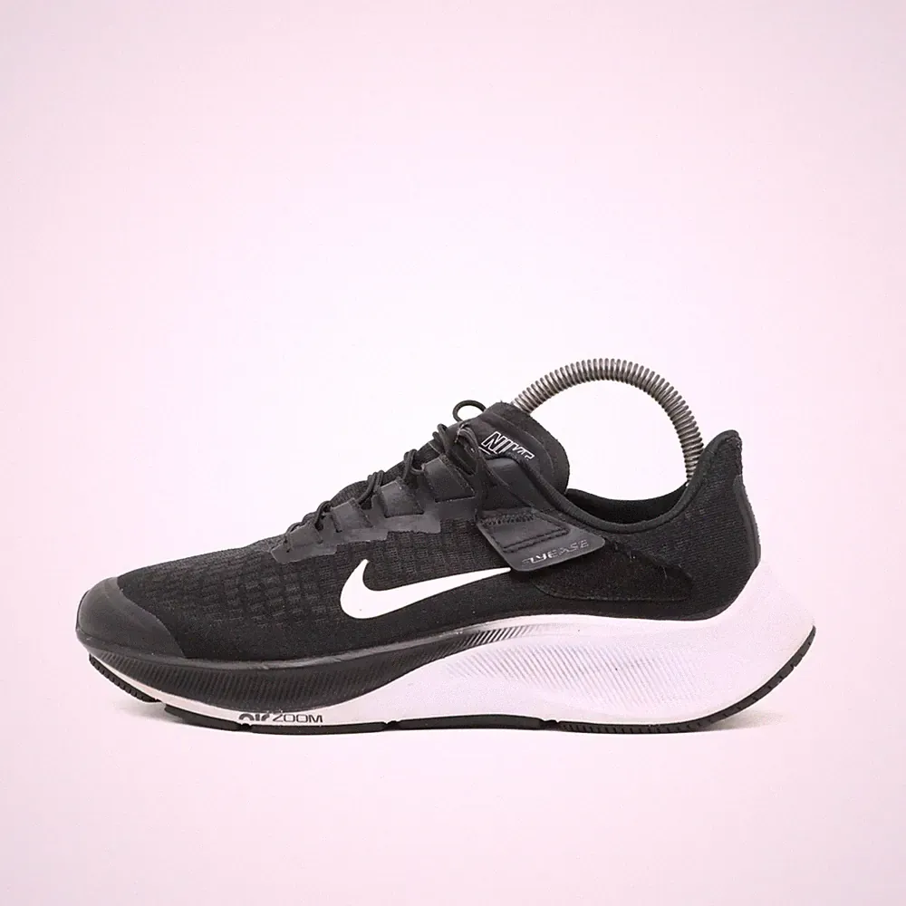 Nike Damen Pegasus 37 FlyEase Sneaker Schwarz Weiß Mesh Zoom Laufschuh EU 36,5