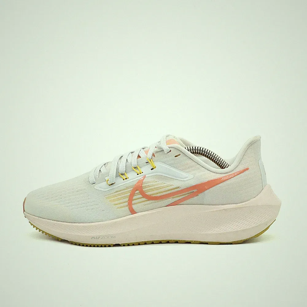 Nike Damen Pegasus 39 Sneaker Weiß/Pfirsich Mesh Low-Top Zoom Laufschuh EU 37.5