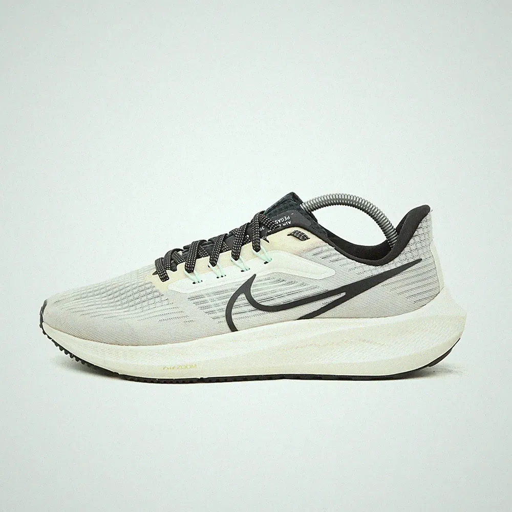 Nike Damen Pegasus 39 Sportschuh Weiß/Schwarz Textil Zoom Laufschuh EU 40.5