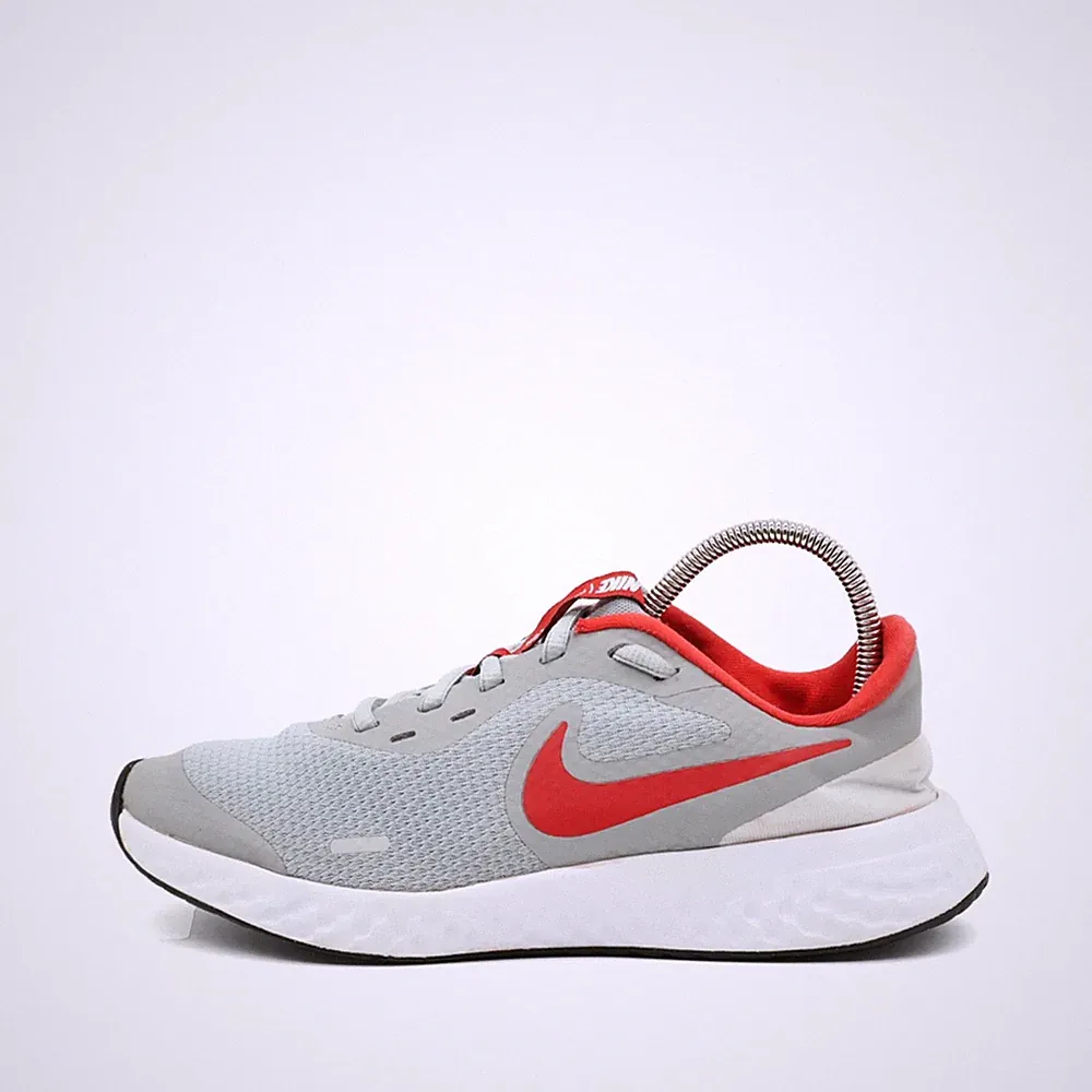 Nike Damen Revolution 5 Laufschuhe Grau Rot Weiß Mesh Leicht Sneaker EU 37,5