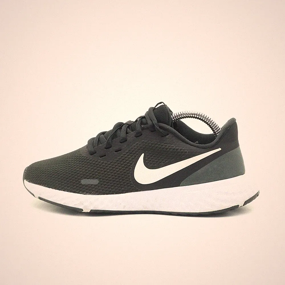 Nike Damen Revolution 5 Sneaker Schwarz Weiß Mesh Low-Top Laufschuhe EU 36.5