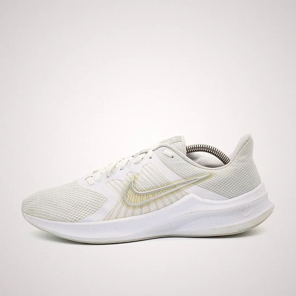 Nike Damen Revolution 5 Sneaker Weiß Leichtgewicht Laufschuhe EU 40.5