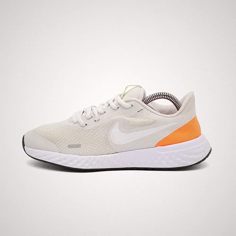Nike Damen Revolution 5 Sneaker Weiß/Orange Mesh Leichtgewicht Laufschuh EU 36.5