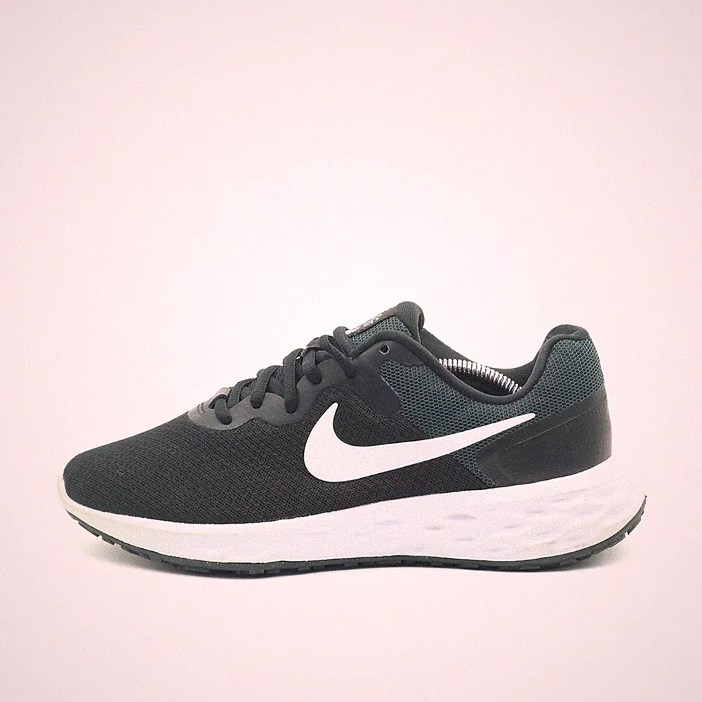 Nike Damen Revolution 6 Laufschuhe Schwarz Weiß Mesh Gepolstert Sneaker EU 40.5