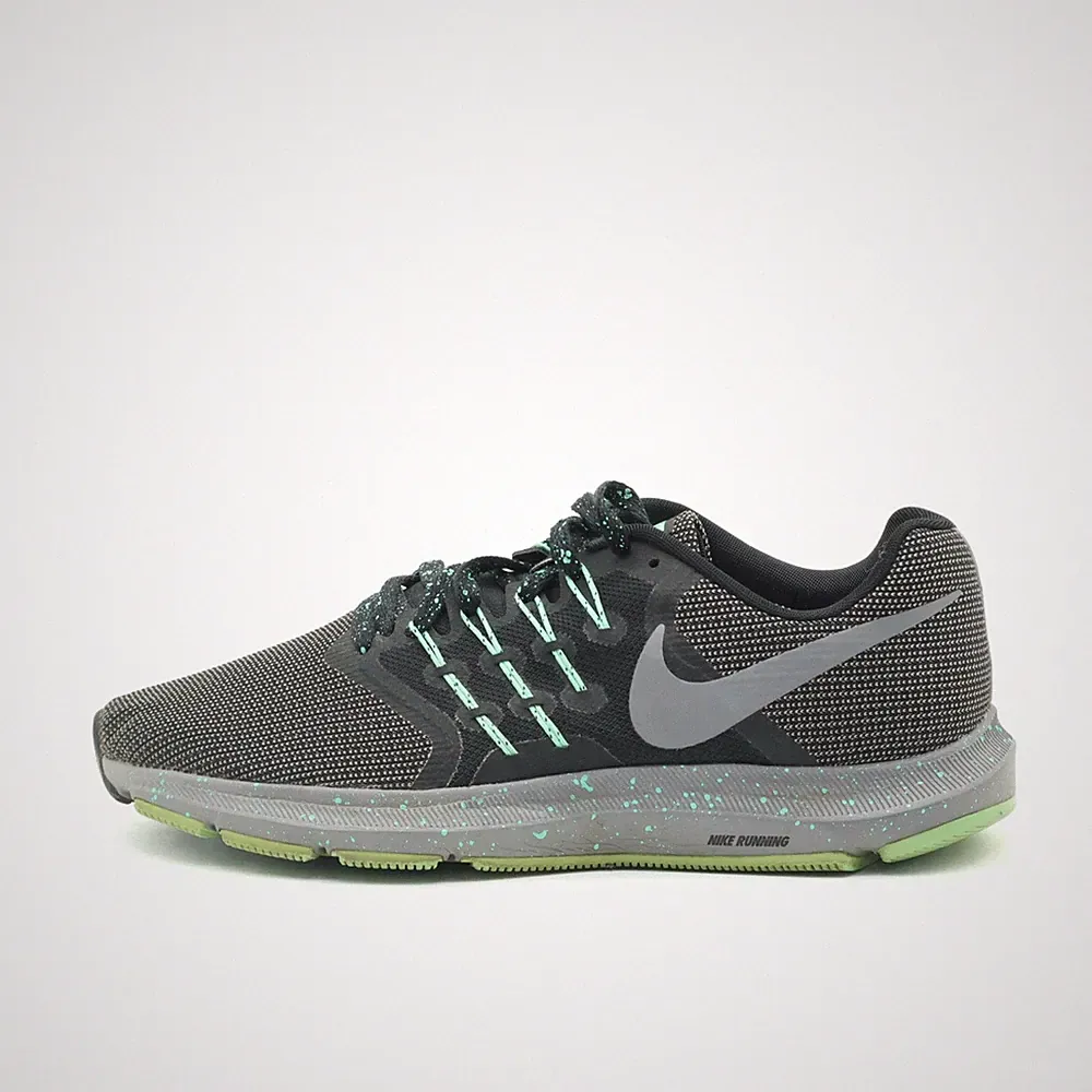 Gepunktet Leichtlaufschuhe