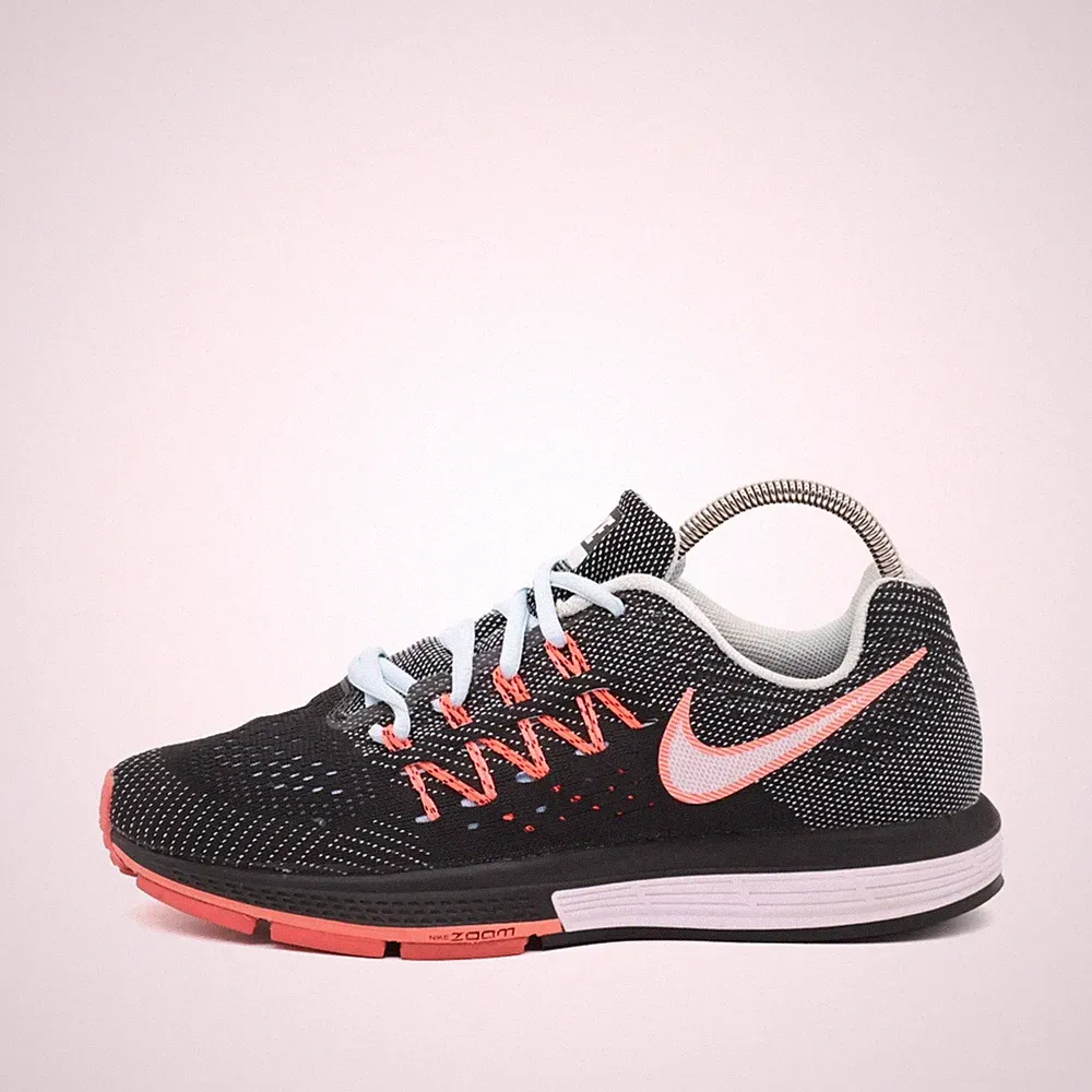 Gepunktet Leichtlaufschuhe
