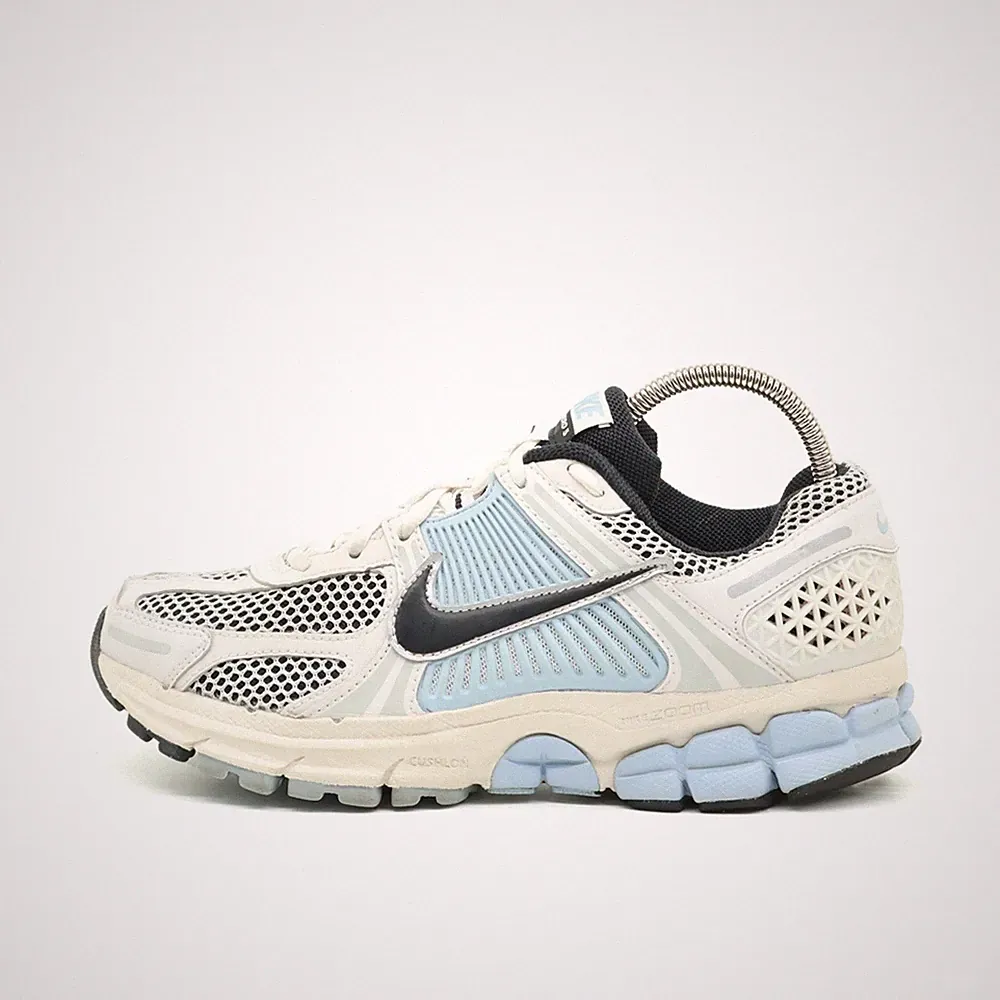 Nike Damen Zoom Vomero 5 Sneaker Weiß/Hellblau/Schwarz ämpfung Laufschuh EU 37.5