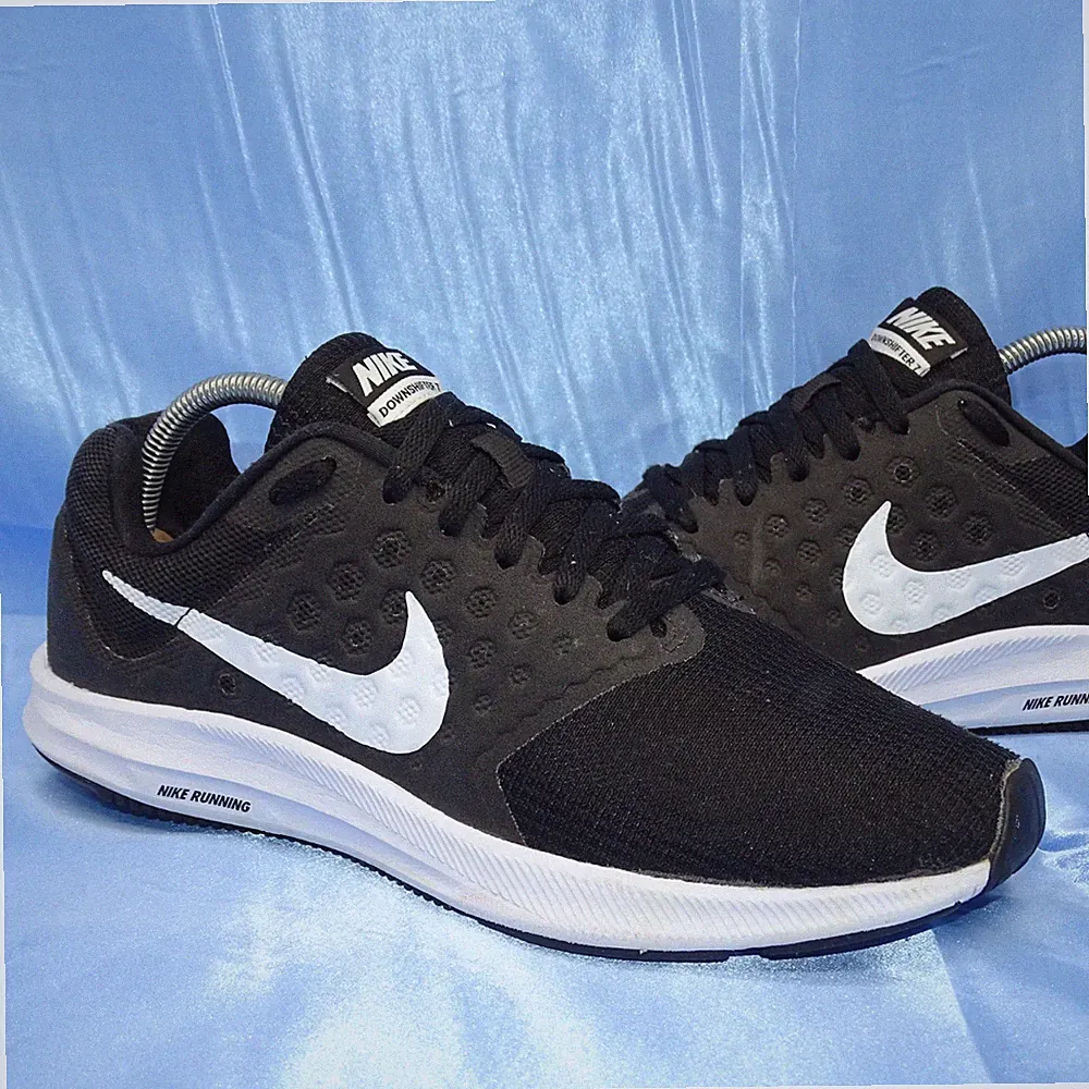 NIKE DOWNSHIFTER 7 SNEAKER GR 38 39 LAUFSCHUHE DAMEN SCHUHE SCHWARZ ZOOM A10