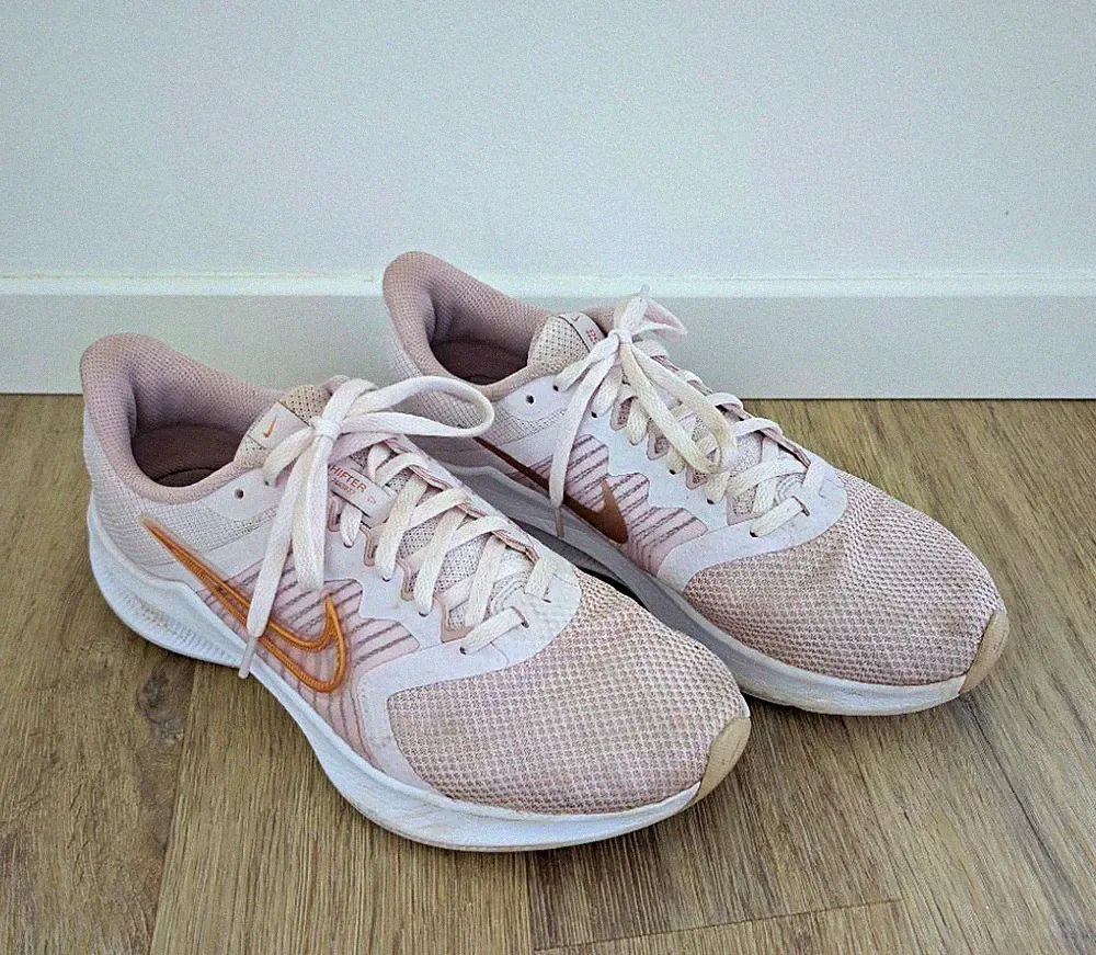 Nike Downshifter Damen Sneaker Laufschuhe rosa/weiß EU 42 US 10