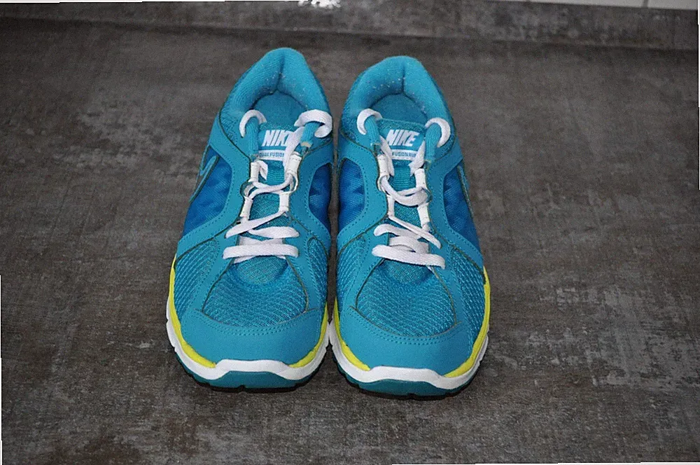 Nike Dual Fusion Run Sneaker Gr 35,5 tuerkis/neon gelb/silber/weiss