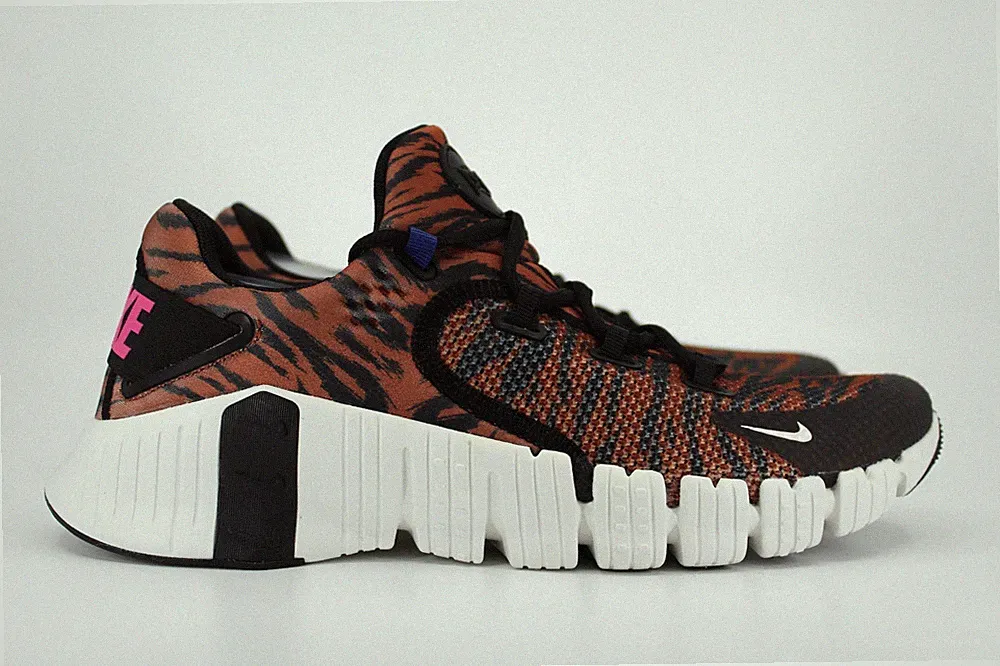 Nike Free Metcon 4 Training Gym Schuhe UK 8 Black Burnt Sunrise DJ8655-018