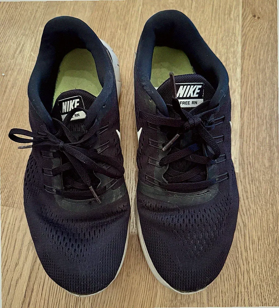 Nike Free RN Schwarz Weiß Laufschuhe Sneaker Work Freizeit US 10 EU 42 Blogger