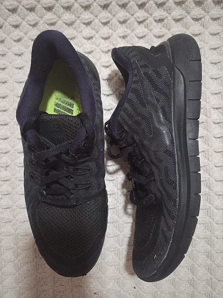 Nike Free Run 5.0 Damen Größe 36.5 Schwarz Sneaker Laufschuhe Sportschuhe